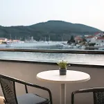And Ribarska Srica * Vela Luka