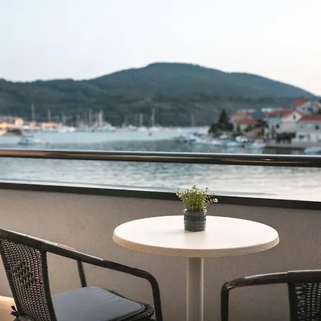 And Ribarska Srica * Vela Luka