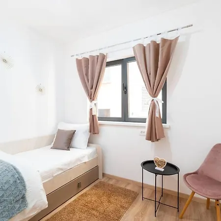 Apartment And Ribarska Srica *