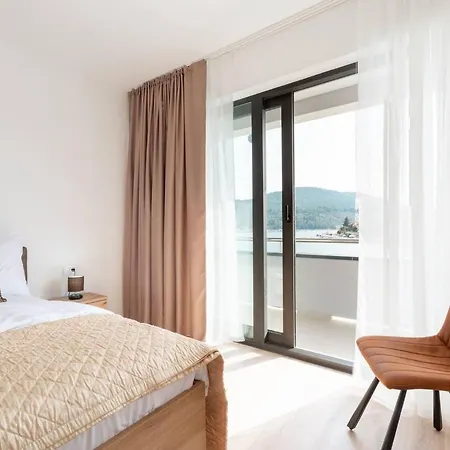 And Ribarska Srica Vela Luka