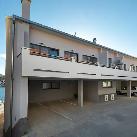 Apartment And Ribarska Srica