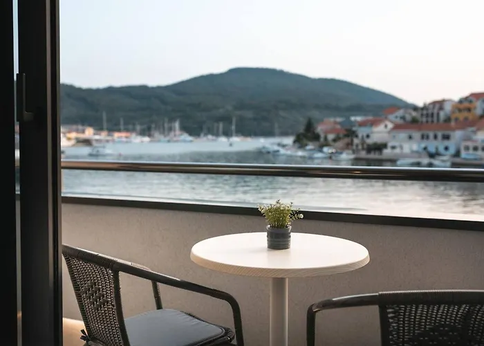 And Ribarska Srica * Vela Luka