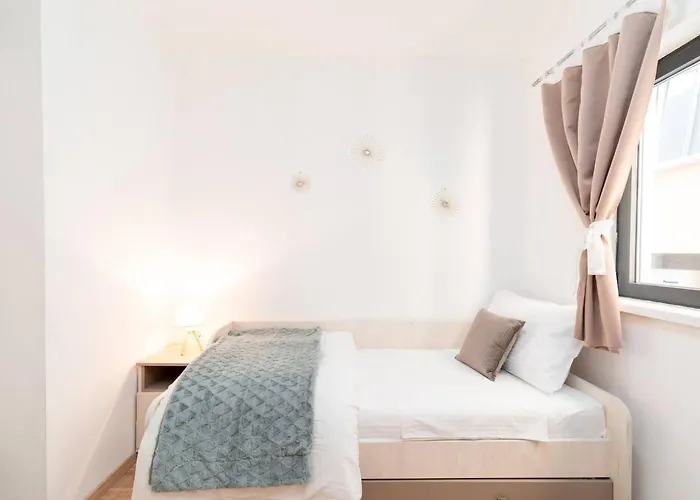 And Ribarska Srica Vela Luka