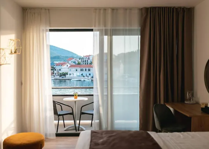 And Ribarska Srica * Vela Luka